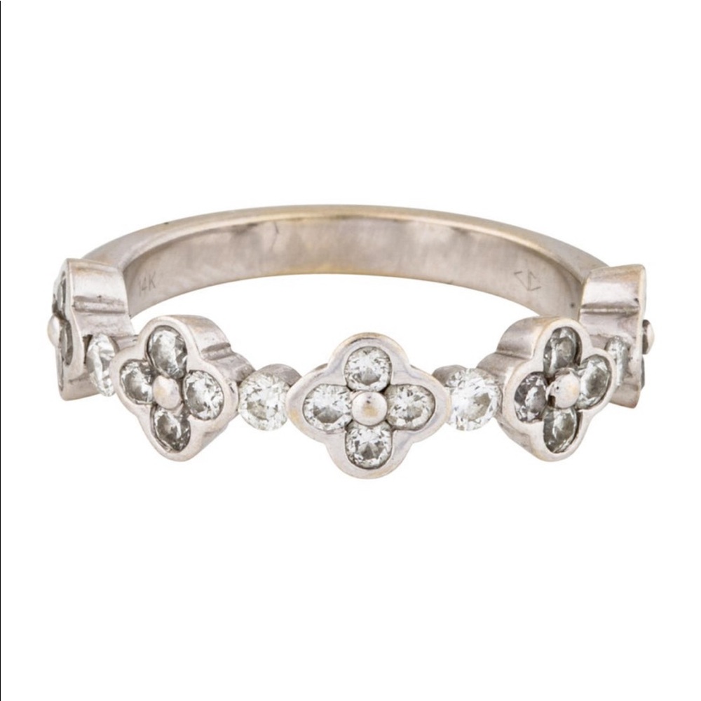 14k white gold and diamond flower ring